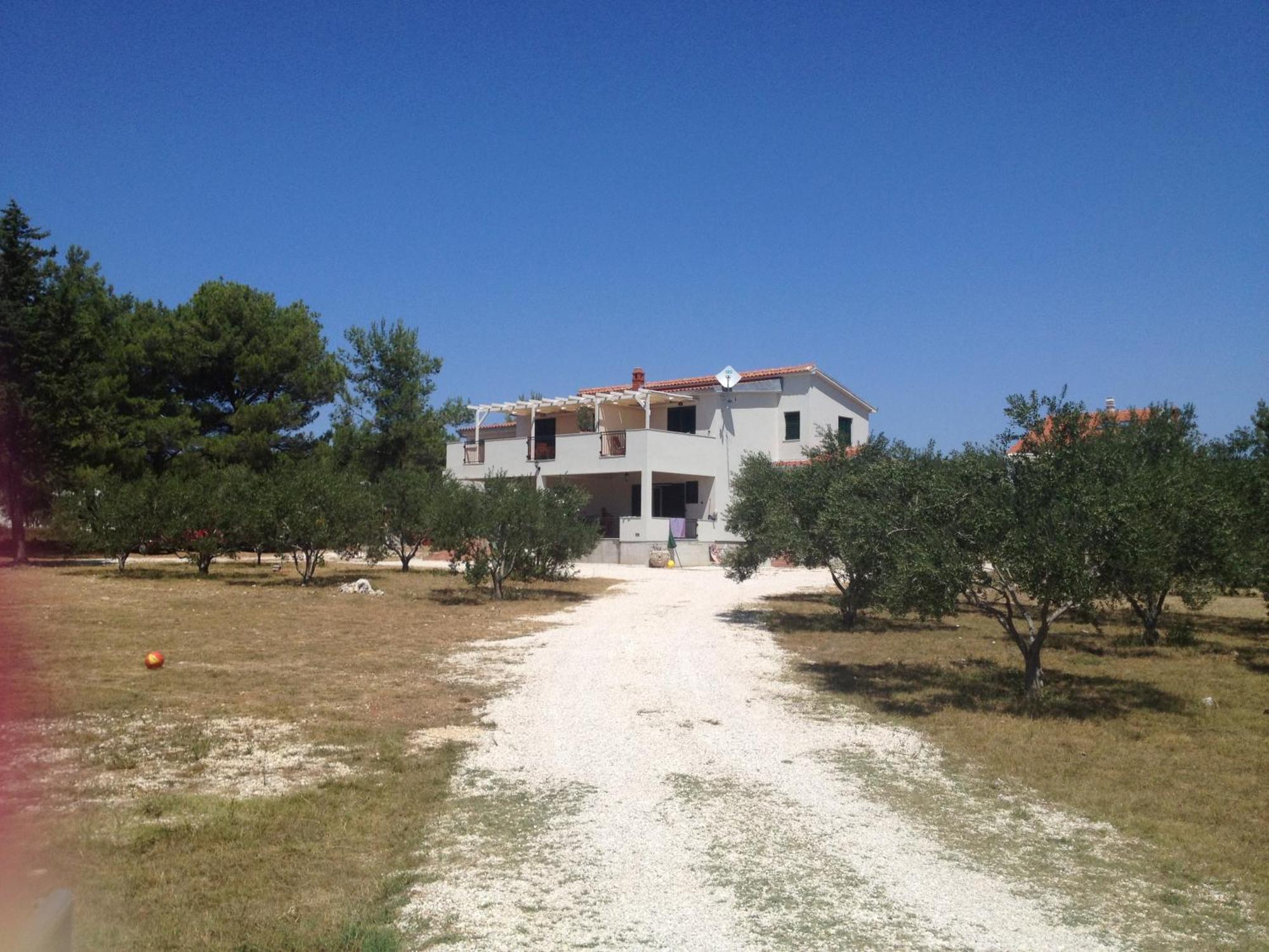 L&L Apartments Vir Luaran gambar
